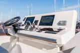 Prestige 520 for sale - flybridge helm